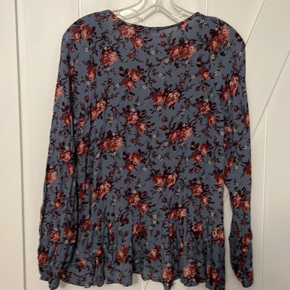 American Eagle Floral Top - Picture 5 of 5
